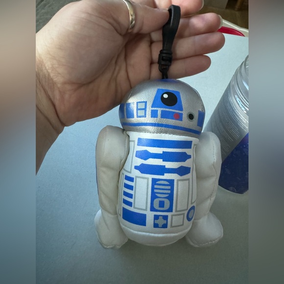 Scentsy buddy clip for backpacks and purses. Smells so clean and refreshing. - Picture 4 of 5